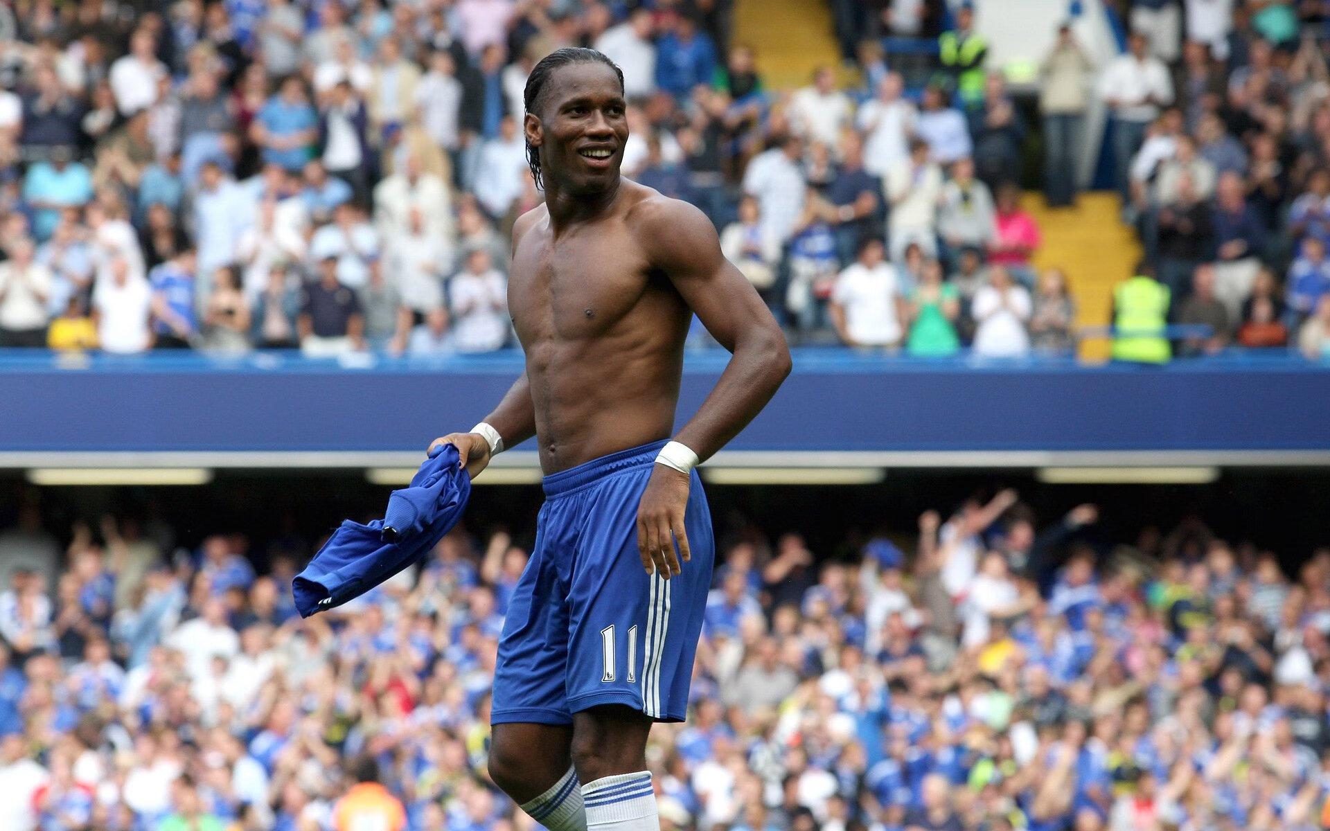 领先优势明显引发热议!,萨拉赫在切尔西比赛中夺冠赛场气氛高涨的简单介绍